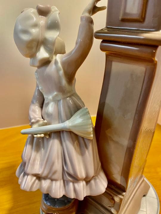 リヤドロ　猫と時計と少女