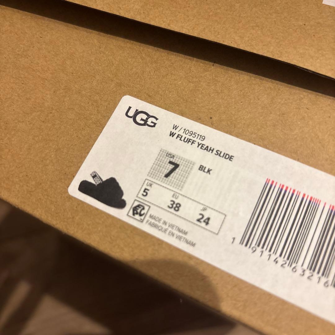 UGG ブラック ファーサンダル　早い者勝ち！！