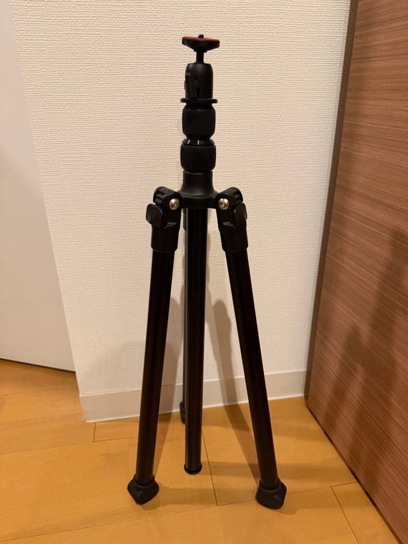 NEBULA Capsule II プロジェクター 本体と三脚