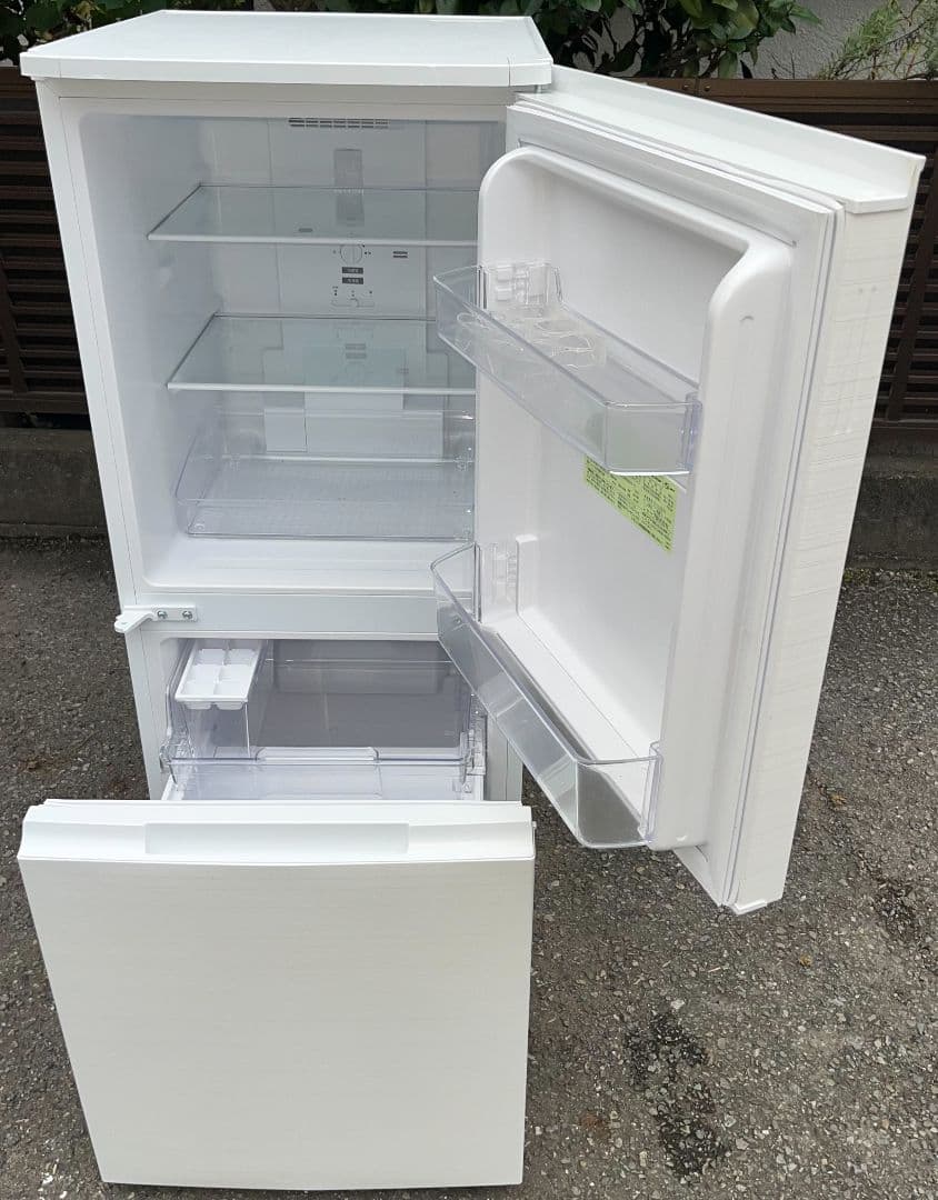 シャープ冷凍冷蔵庫152L付け替えどっちもドア横縞模様自動霜取り機能付き21年製
