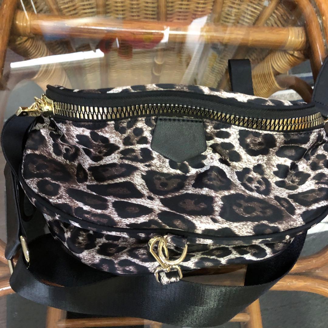 PECHINCHAR ヒョウ柄 ボディバッグ