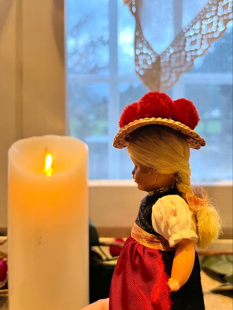 ◆フランス蚤の市｜ミニドールAヨーロッパ民族衣装、ドイツ金髪ブルーアイ少女