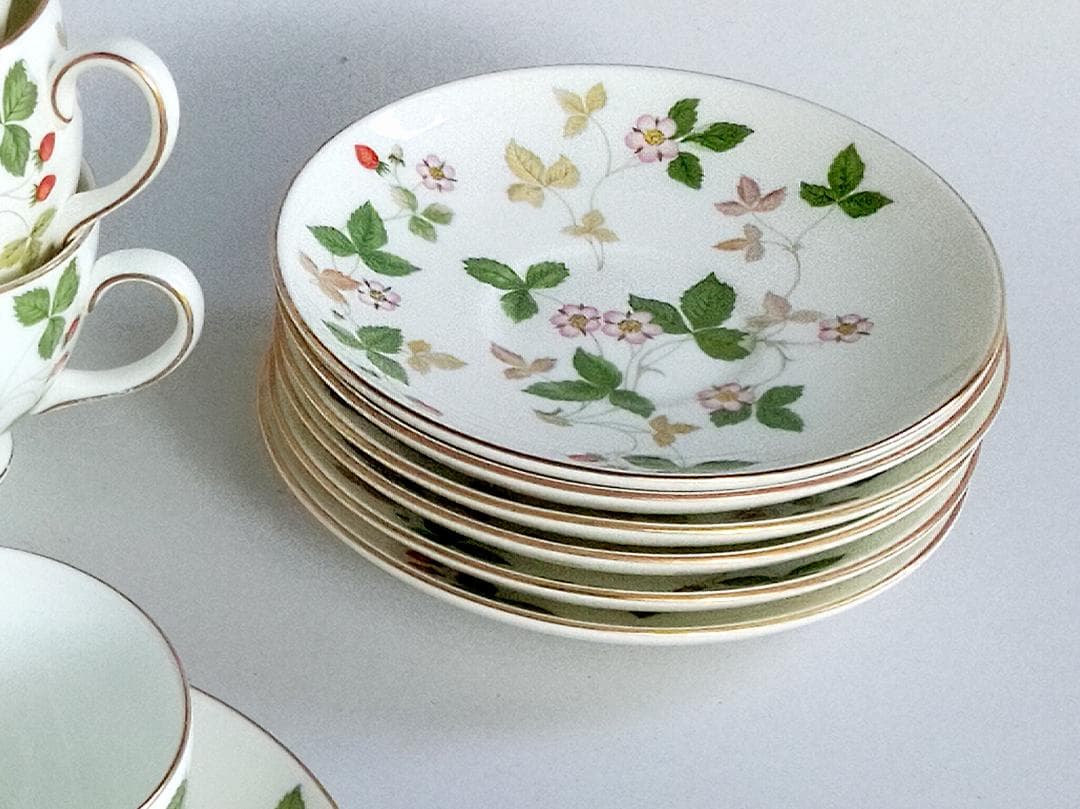 ウエッジウッド　ワイルドストロベリー　皿、紅茶・コーヒー揃い、ポットなど 37点