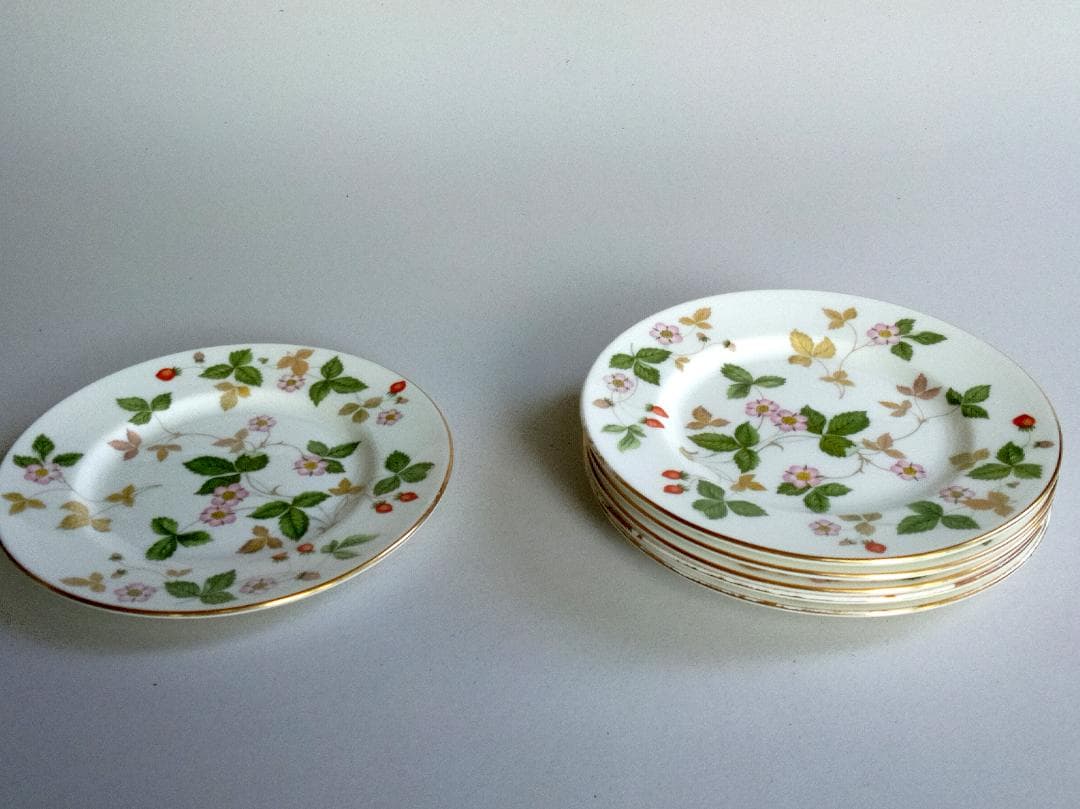 ウエッジウッド　ワイルドストロベリー　皿、紅茶・コーヒー揃い、ポットなど 37点