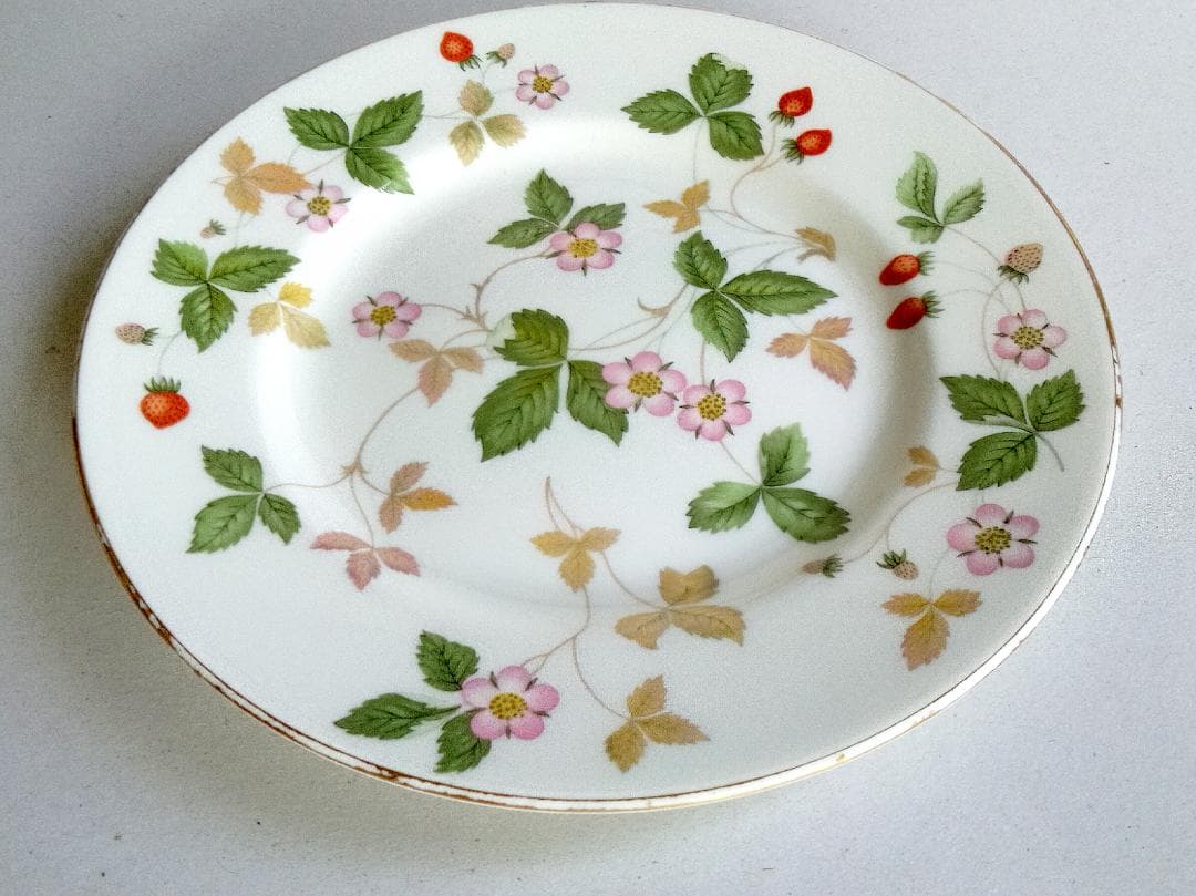 ウエッジウッド　ワイルドストロベリー　皿、紅茶・コーヒー揃い、ポットなど 37点