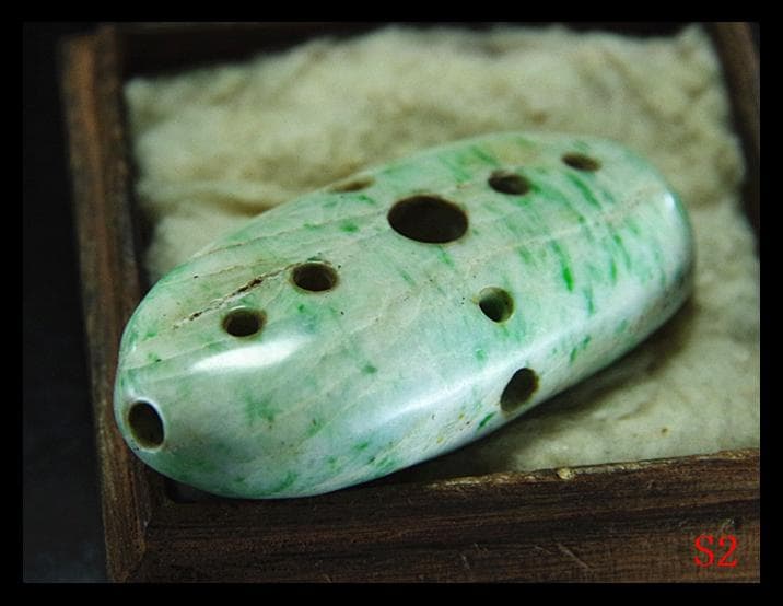 縄文期★縦横貫通多孔超大きな音が鳴る上古糸魚川硬玉翡翠製★極希少勾玉石笛大珠