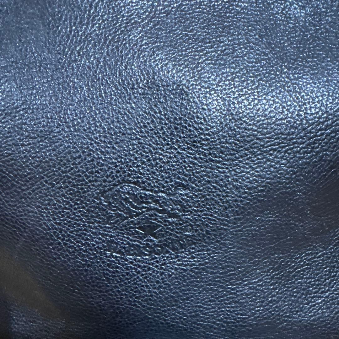 IL BISONTE ブラック レザー ハンドバッグ