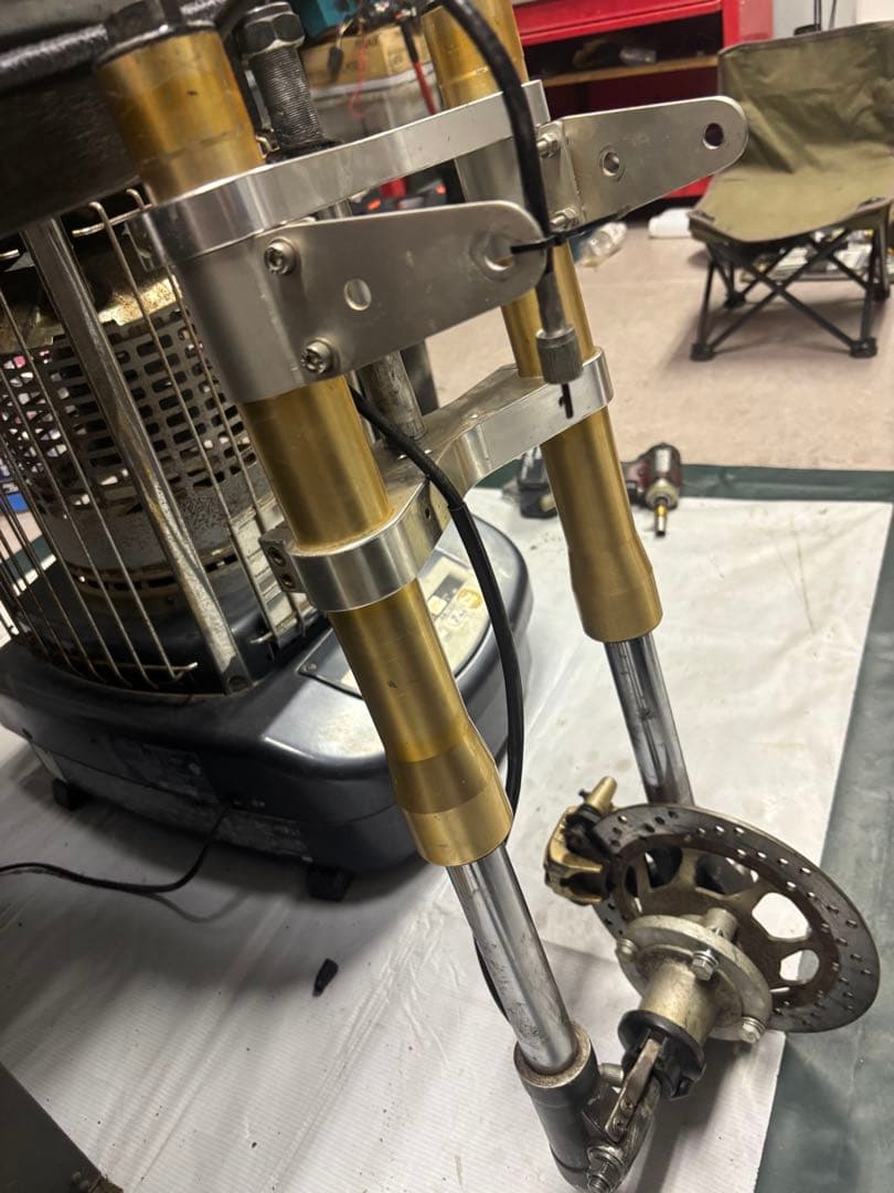 バイク フロントフォーク 油圧ブレーキキャリパー