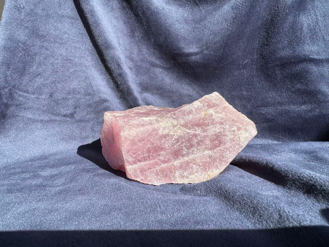 ラベンダーローズクオーツ　希少原石　マダガスカル産