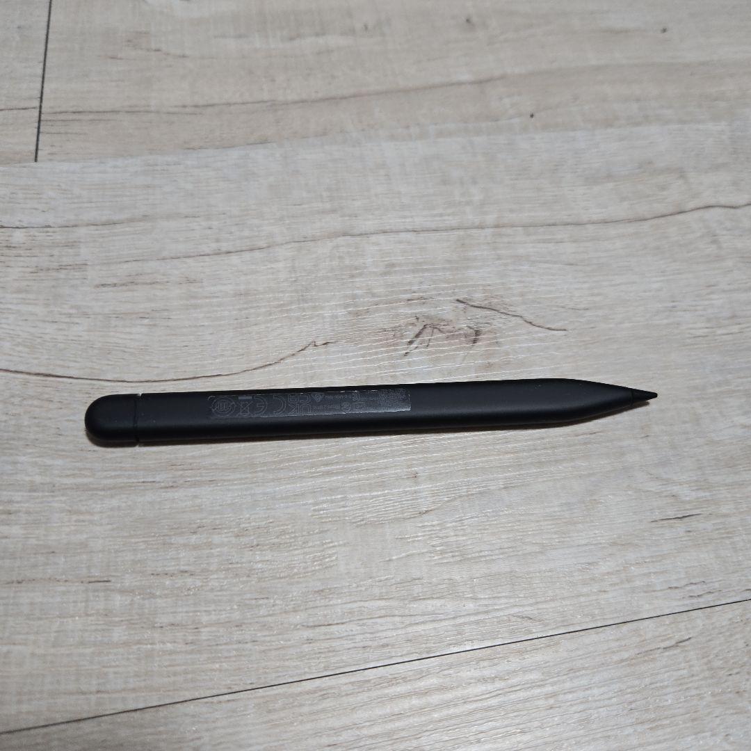 Microsoft Surface Slim Pen 2 および充電器