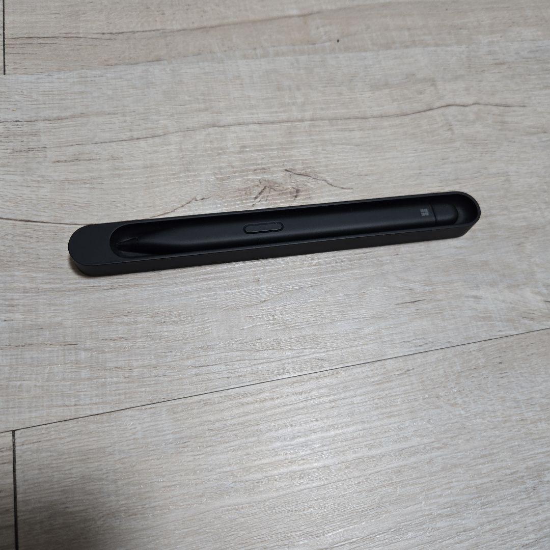 Microsoft Surface Slim Pen 2 および充電器
