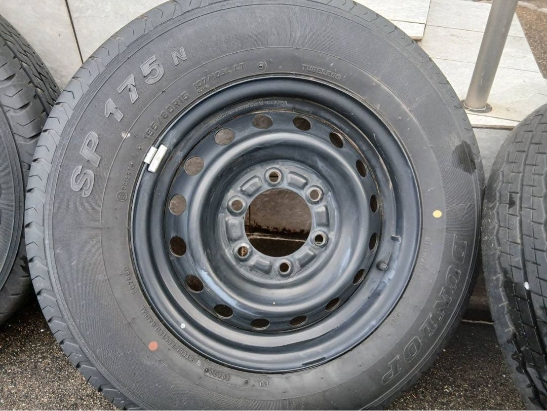送料込み！新車外し ハイエース　ノーマルタイヤ　ホイールセット