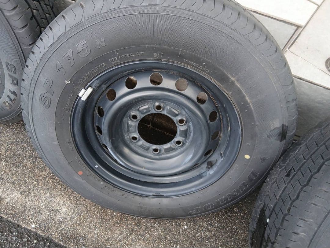 送料込み！新車外し ハイエース　ノーマルタイヤ　ホイールセット