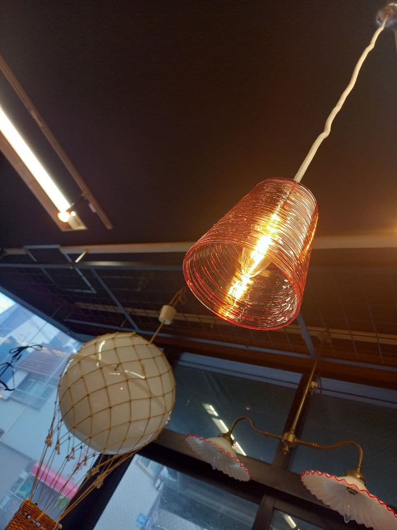 1980's　スペースエイジ　ヴィンテージ　螺旋模様　被せ硝子　吊り下げ　ランプ