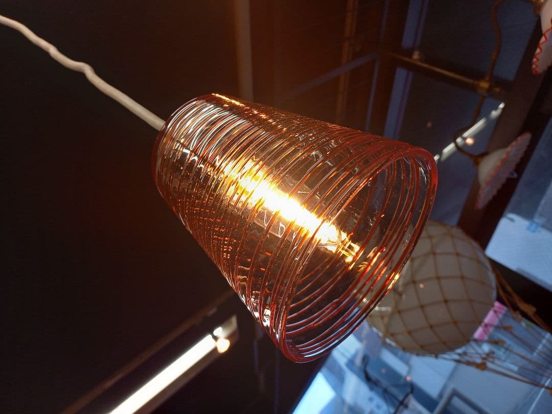 1980's　スペースエイジ　ヴィンテージ　螺旋模様　被せ硝子　吊り下げ　ランプ