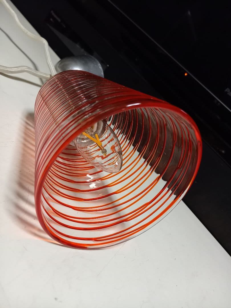 1980's　スペースエイジ　ヴィンテージ　螺旋模様　被せ硝子　吊り下げ　ランプ