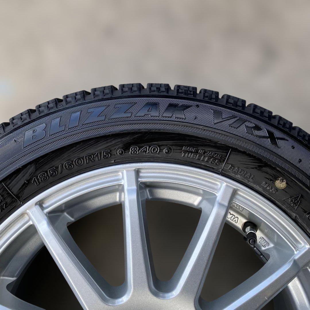 中古溝ありブリヂストンスタッドレスセット185/60R15旧型シエンタ　送料無料