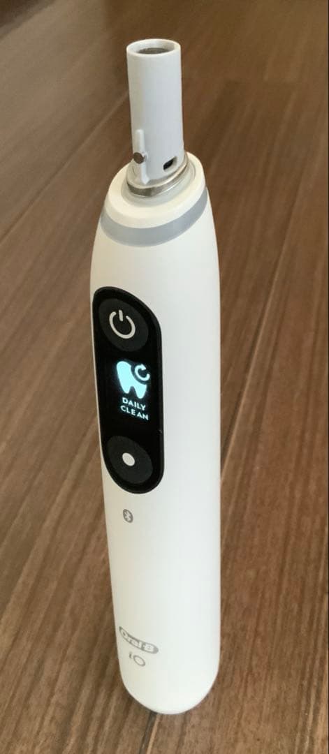 ブラウン オーラルB iO8 電動歯ブラシ 本体 美品｜ブラシ1本・充電器付