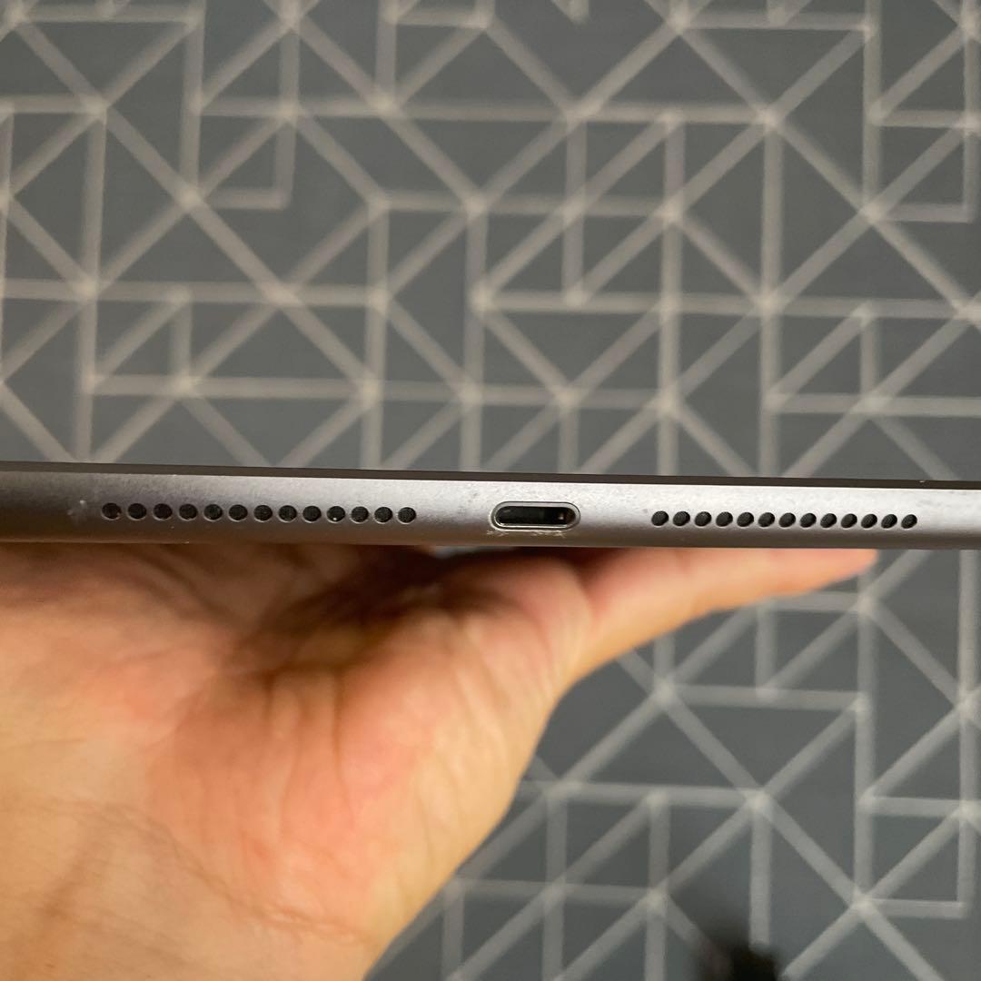 iPad 第7世代 32GB スペースグレイ（バッテリー94%）