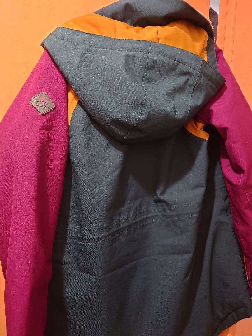 BURTON　タグ付き　 スノーボードジャケット とパンツ　M