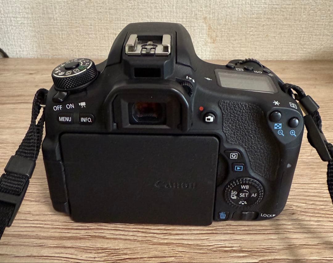 Canon EOS 8000D ダブルズームキット＆ EF50mm 単焦点レンズ