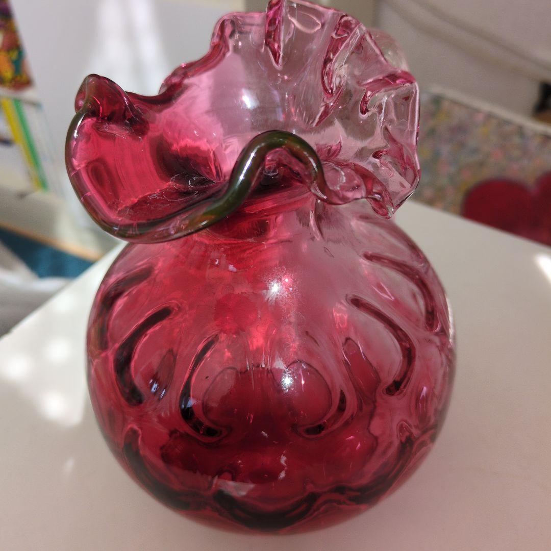 フェントン ヴィンテージ ピンクガラス花瓶 フリル付き 中型