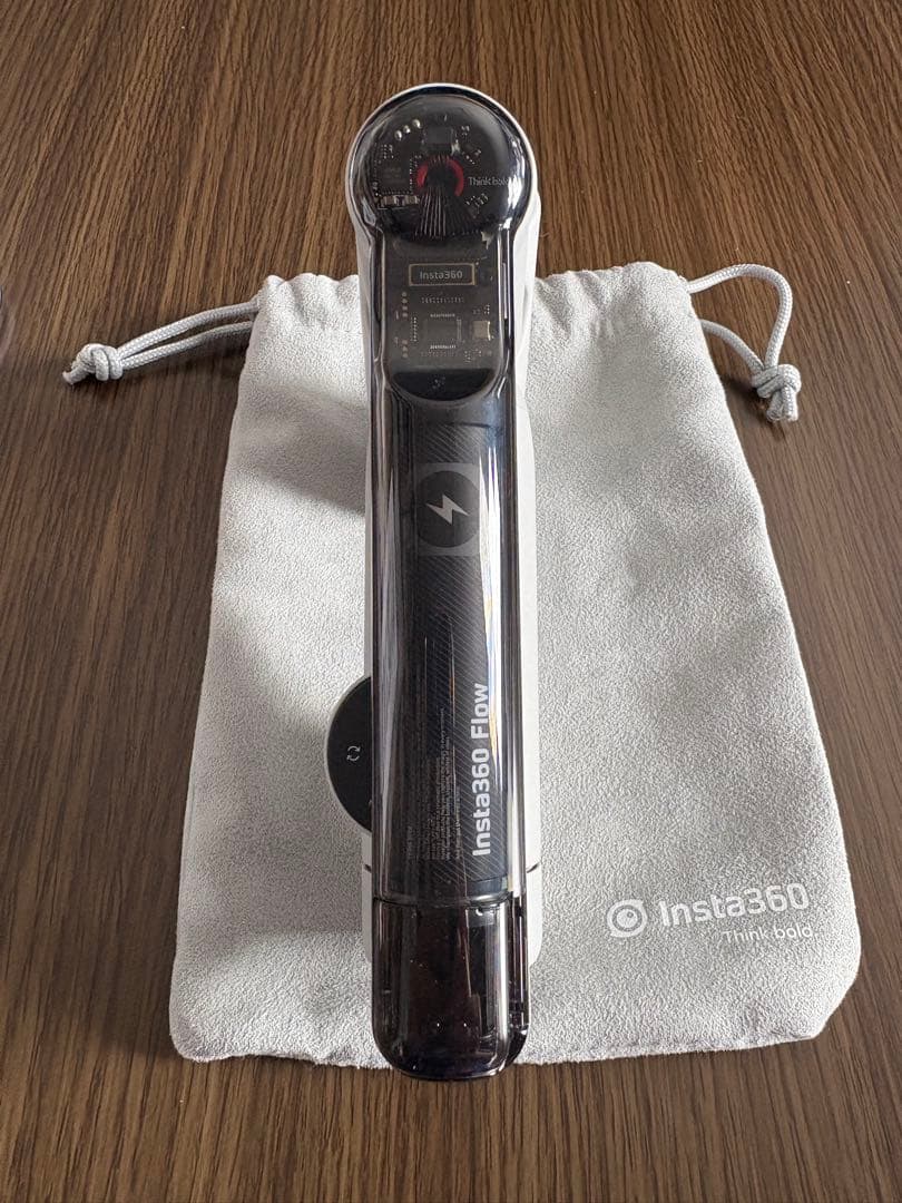 インスタ360 Flow 　AI搭載スマートフォン用ジンバル