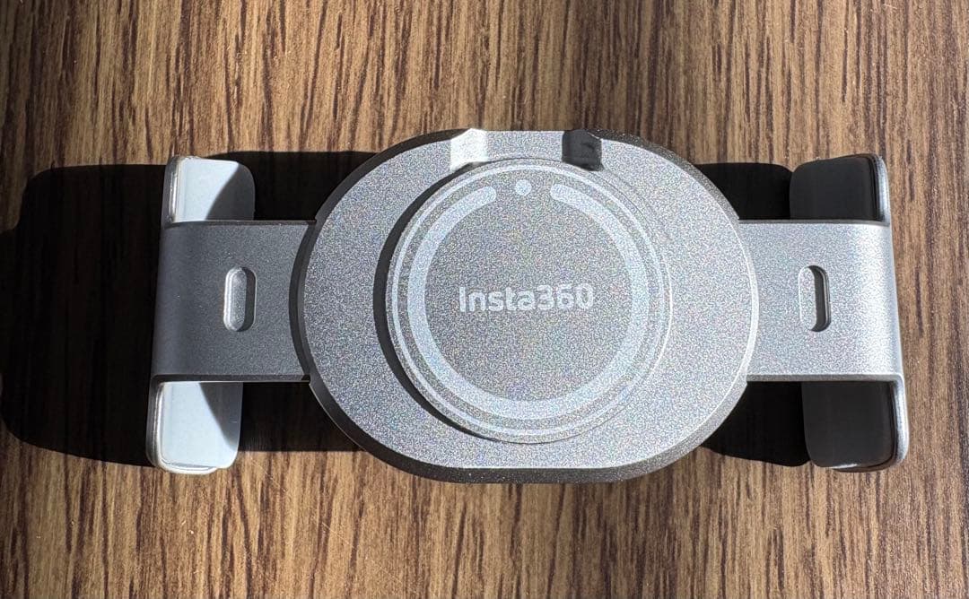 インスタ360 Flow 　AI搭載スマートフォン用ジンバル