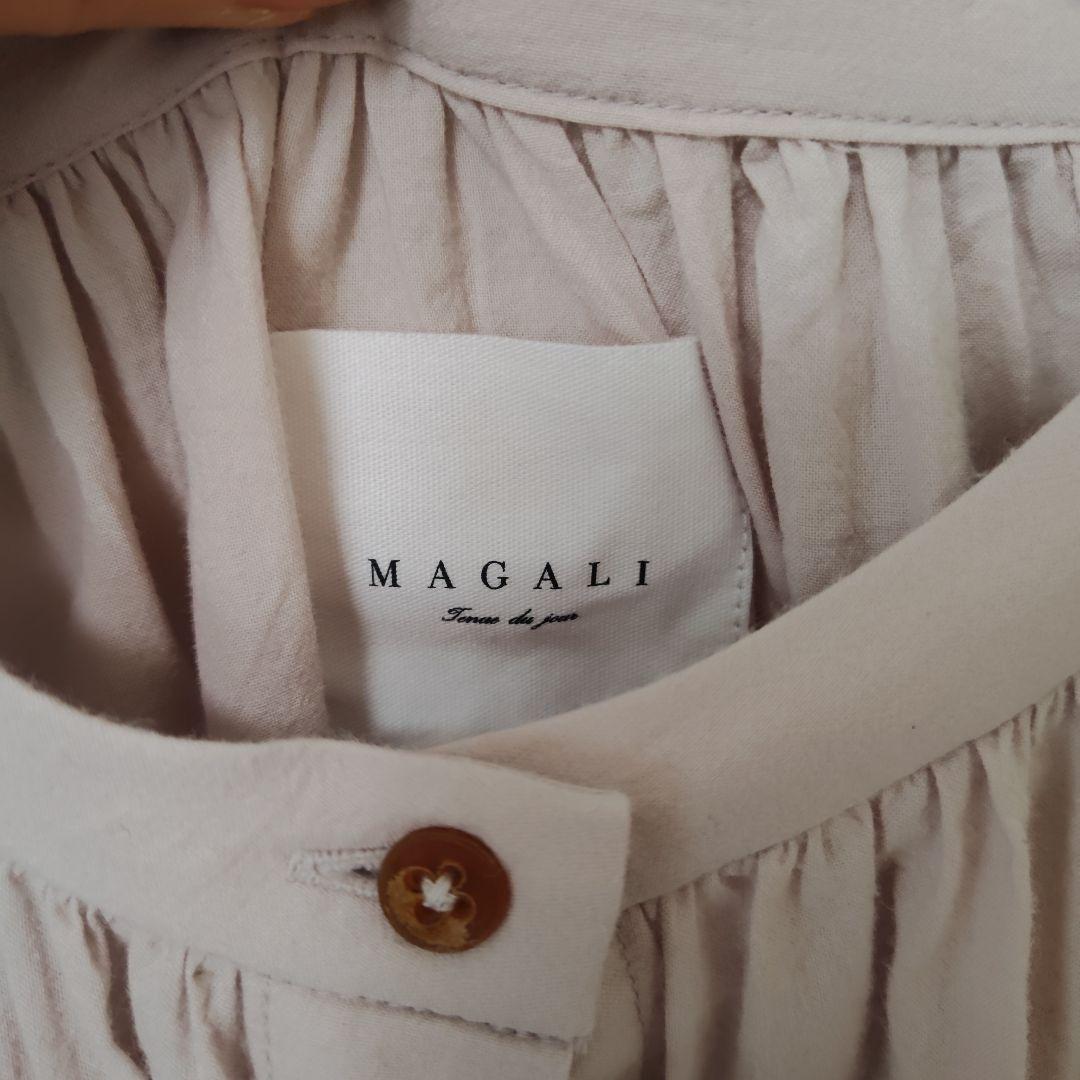 MAGALI マガリ 天日干しコットンローン フリル袖 ブラウス