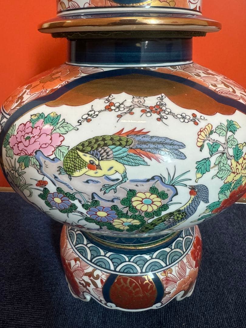 2055 有田焼 勝右衛門作 染錦 金彩色絵花鳥紋 沈香壷　飾壺