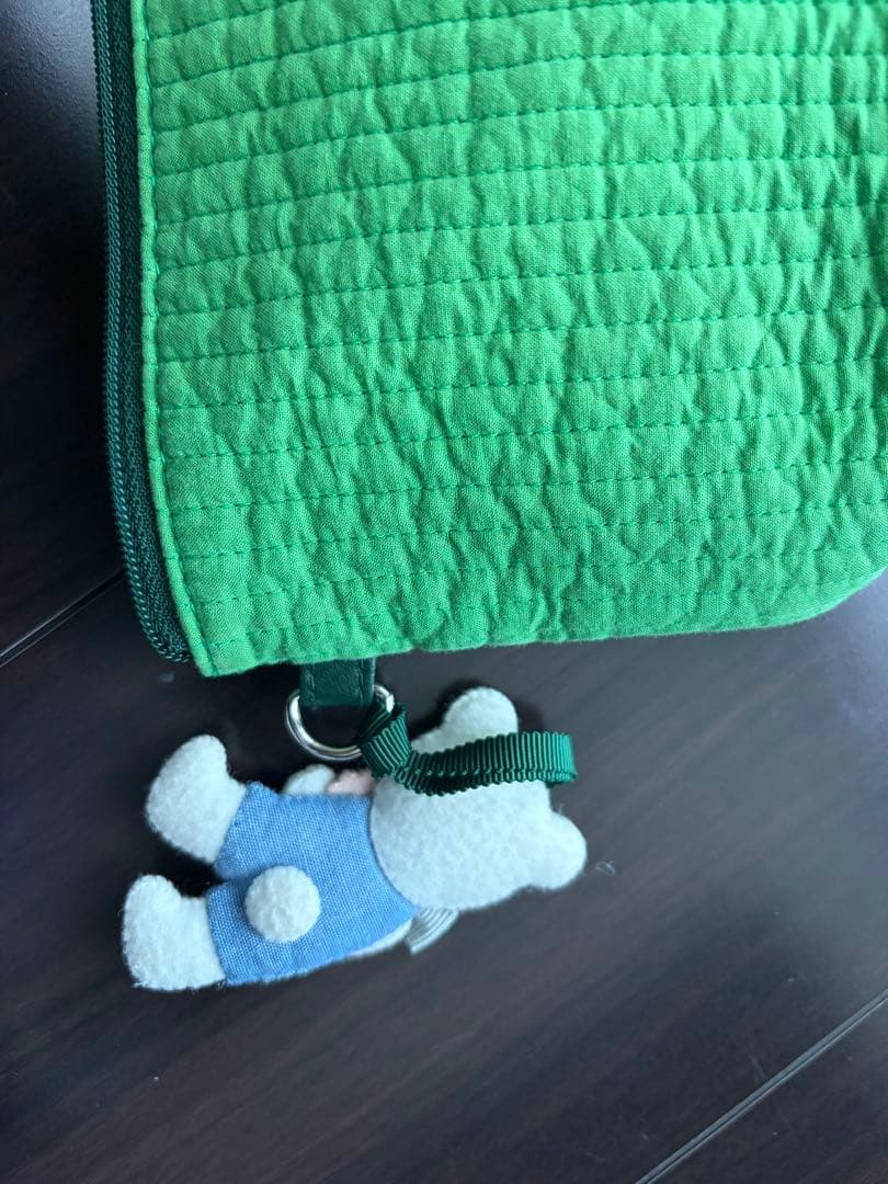 ファミリア×ピオヌンナル　グリーン ショルダーバッグ クマ付き