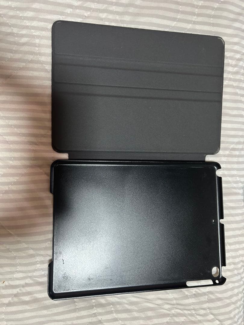 iPad本体 ケース付き iPad 第5世代2017年モデル、9.7インチ