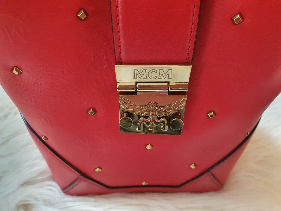 正規品ーMCM お洒落な赤いショルダーバッグ