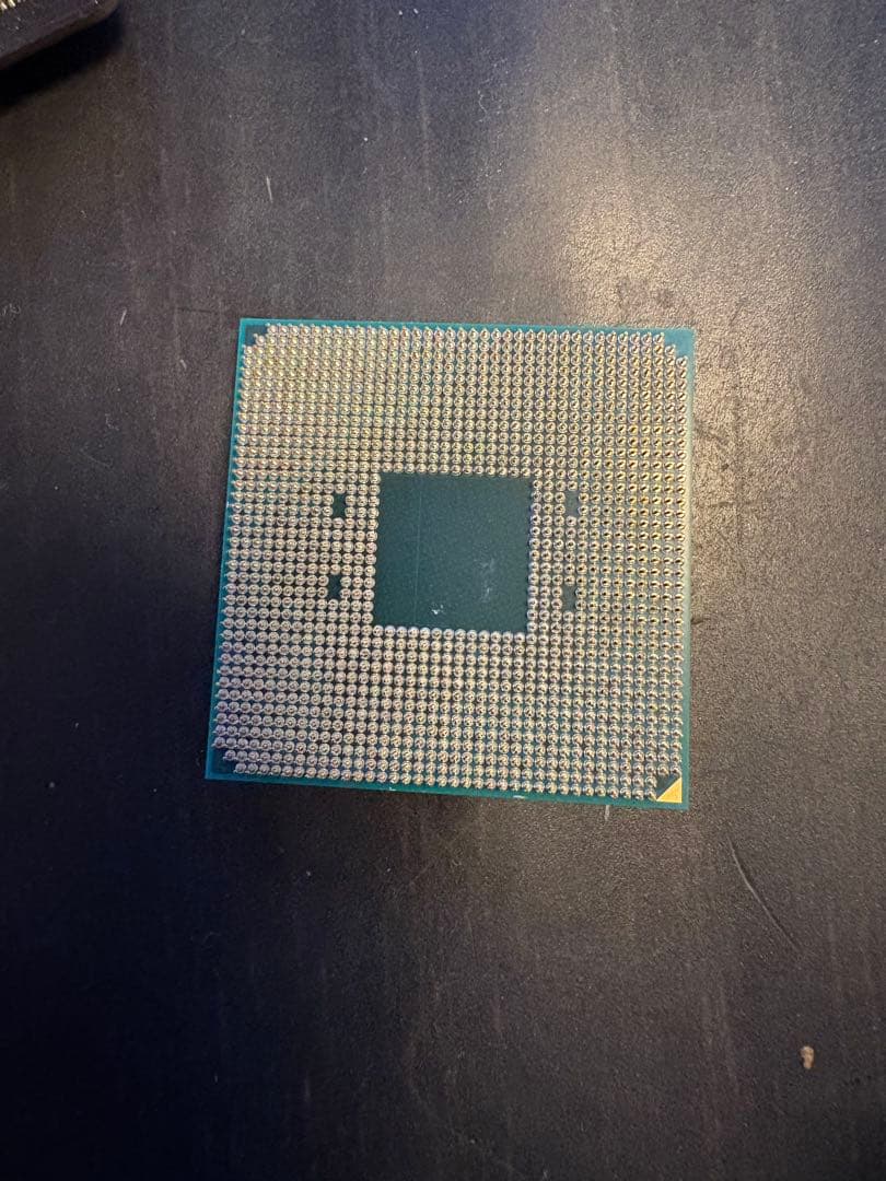 AMD Ryzen 5 3600 外箱、リテールクーラー無し