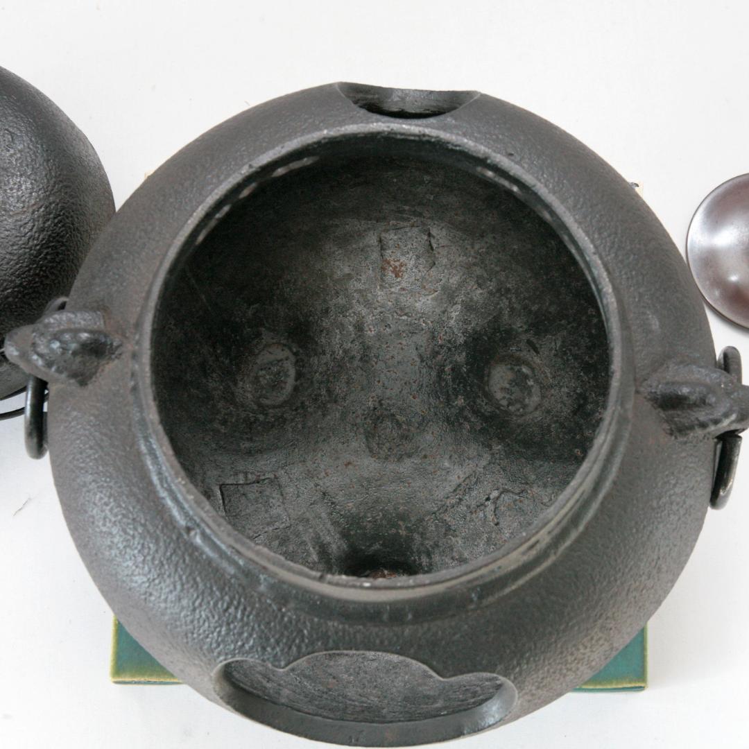 1612　鋳鉄製　茶釜　台座付き