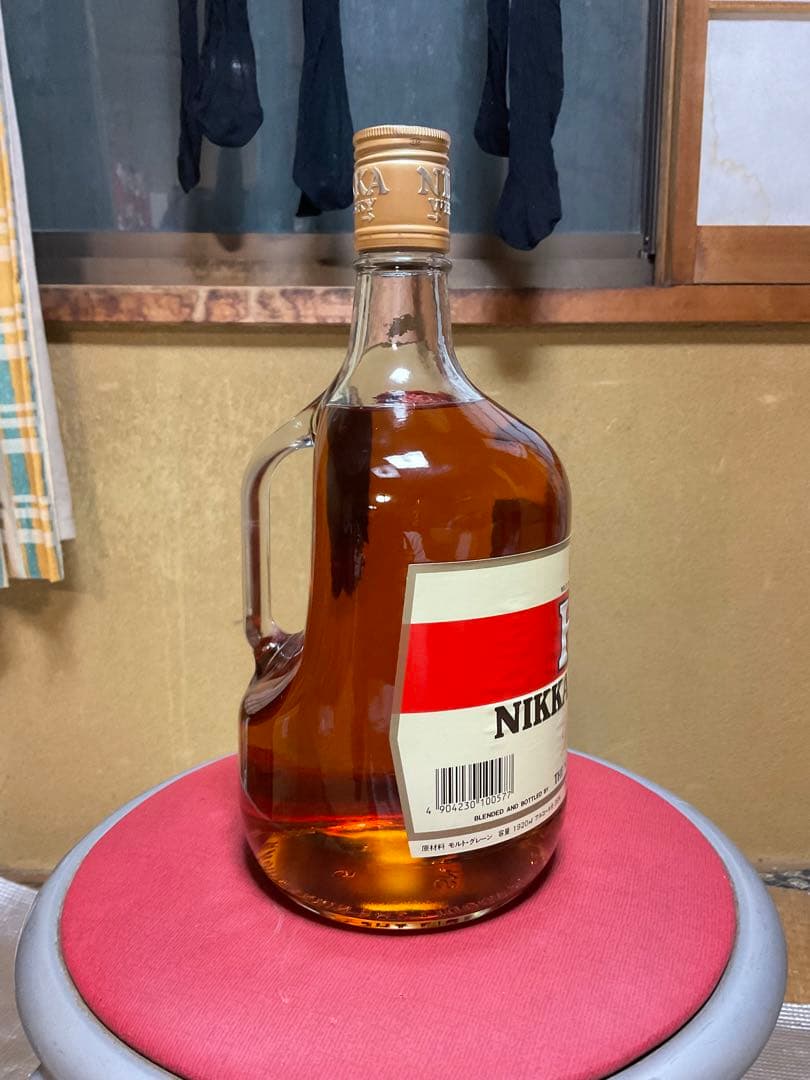 ニッカ・ウヰスキー／HI NIKKA・WHISKY・DX。1920ml、39度。