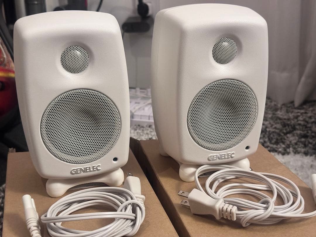 Genelec 8010A（ホワイト）ペア 出品します