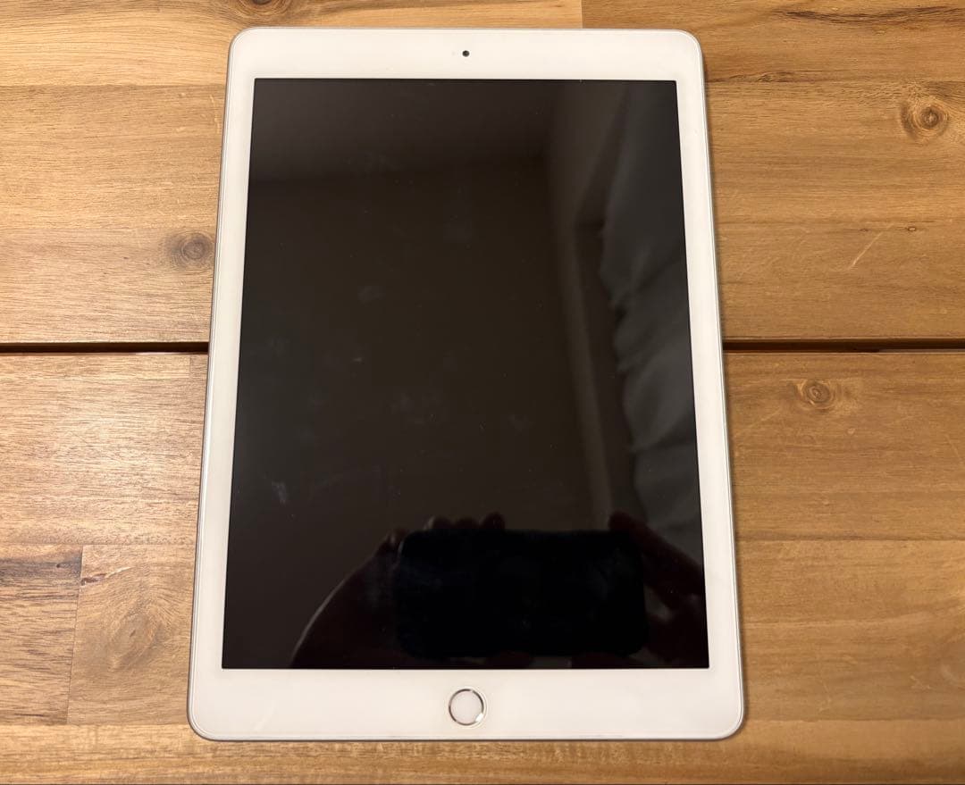 iPad 第6世代 Wi-fi版 32GB フィルム+ケース付き
