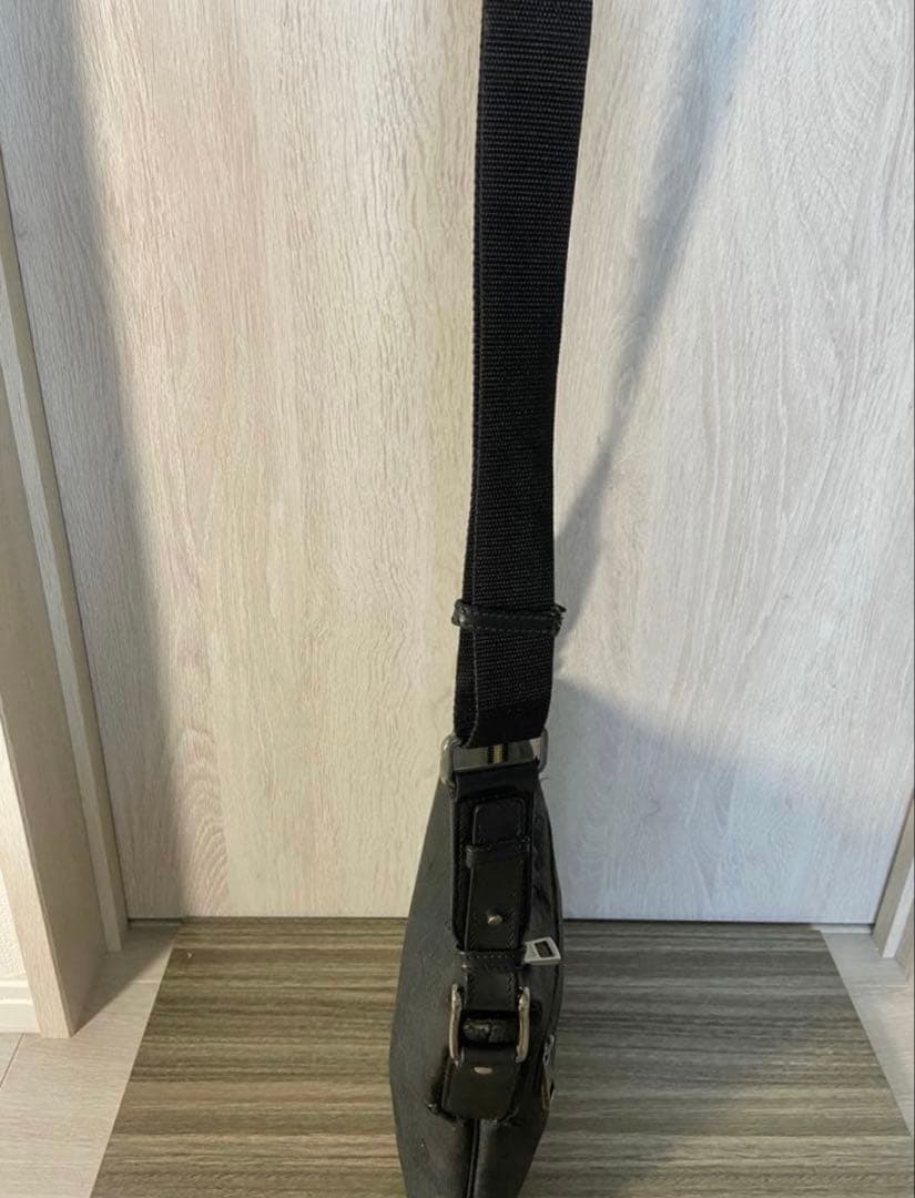 GUCCI ショルダーバッグ　GG スプリーム　ブラック　レザー　メンズ　斜掛