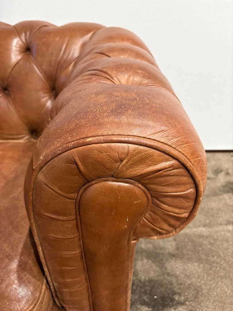 Eiji　ブラウンレザー チェスターフィールドソファ