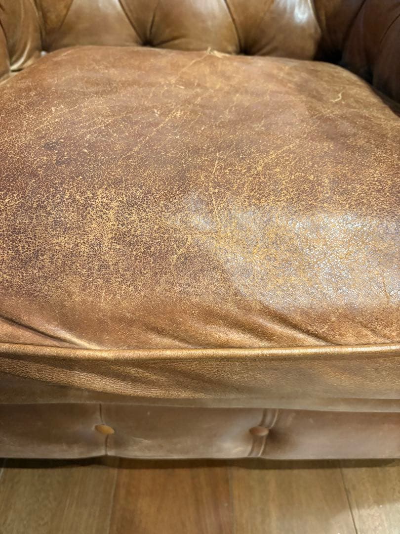 Eiji　ブラウンレザー チェスターフィールドソファ