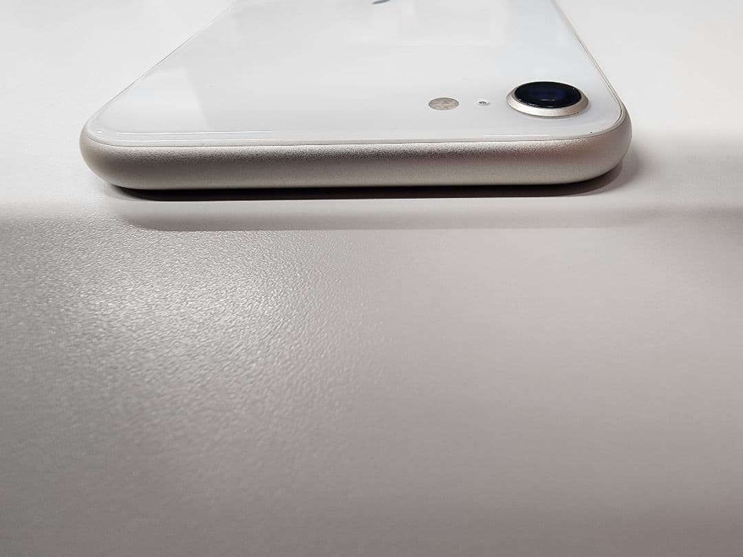 iPhone SE (第3世代）64GB 94%　微傷あり