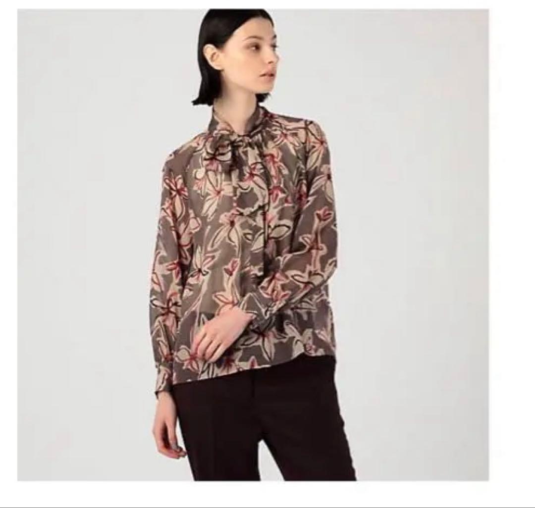 タグ付き新品未使用★ フローフラワープリント ボウタイブラウス