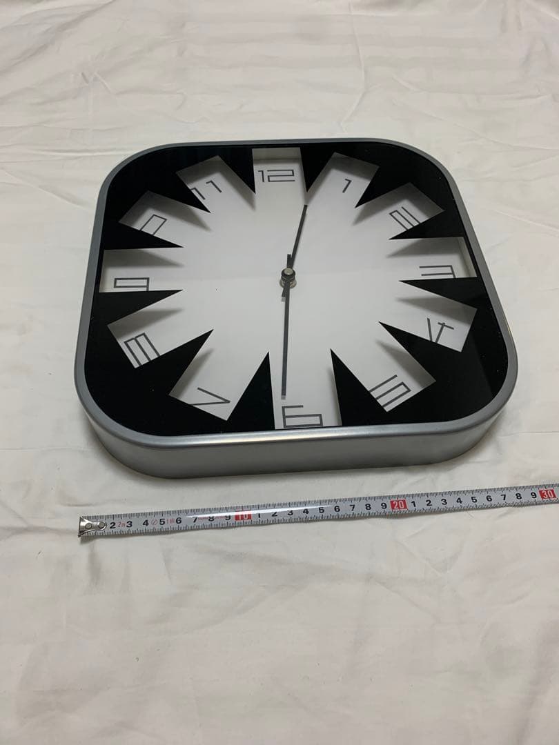 イケア HIPPAD 掛け時計　レトロ フューチャーな