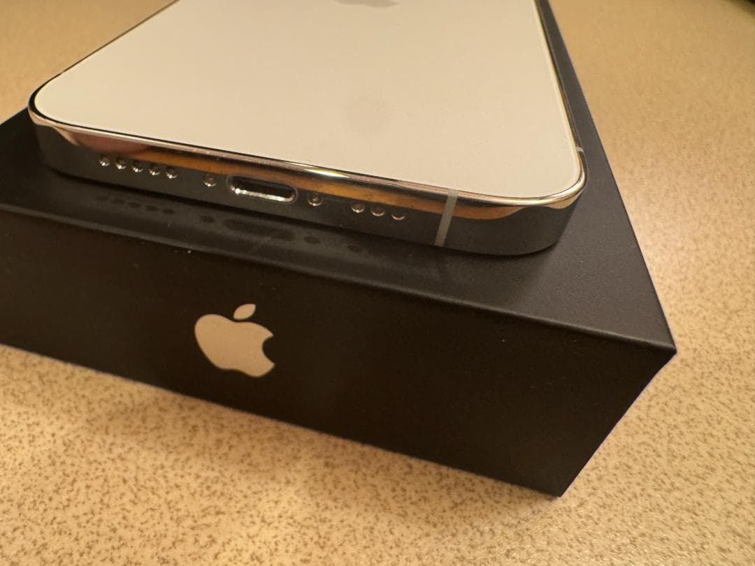 ♫　美品　iPhone 12 pro シルバー 128GB　付属品完備