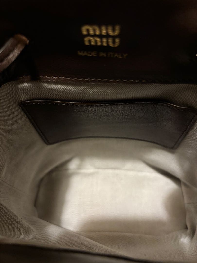 MIUMIUショルダーポーチ