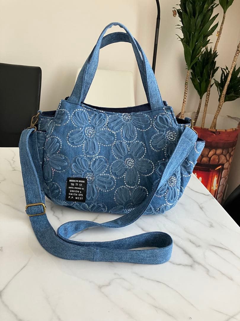 802 ✿ いちご ✿　花柄デニムリメイクバック　ハンドメイド2点