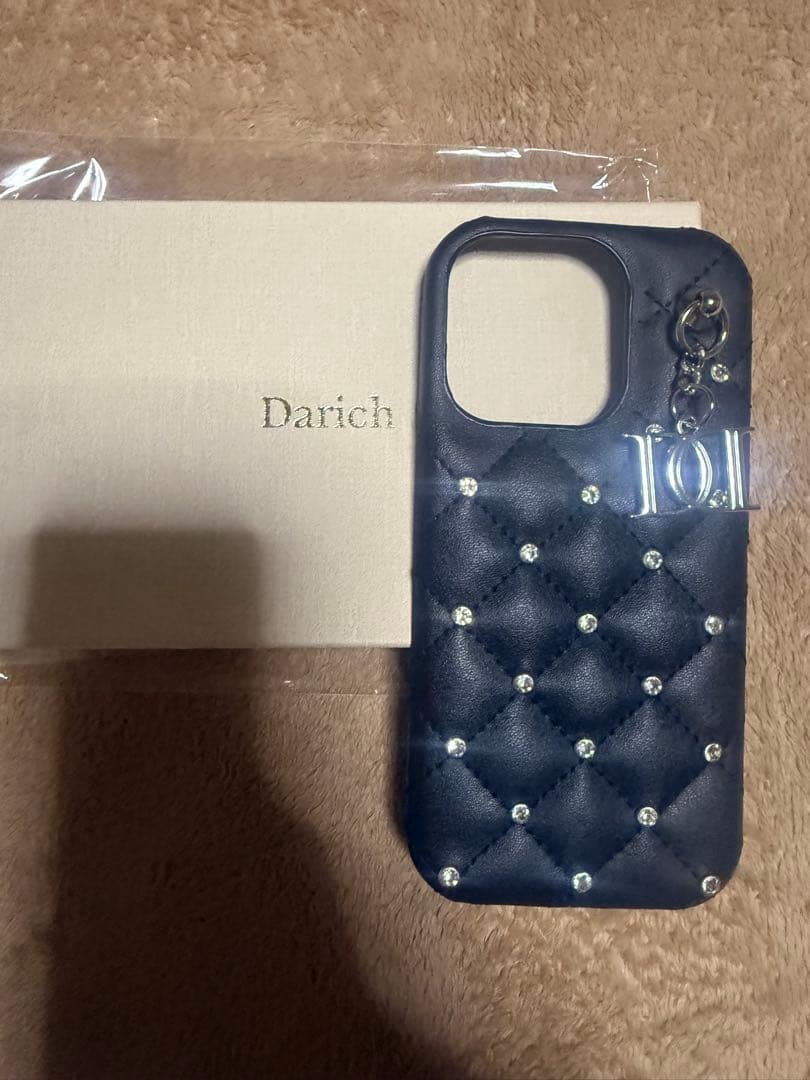 キルティングビジューDDチャームiPhone16Proケース