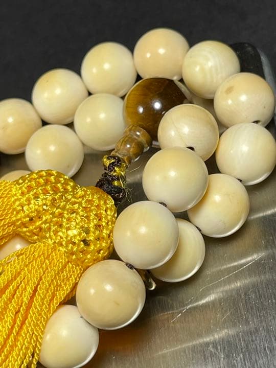 数珠 念珠 仏教美術 玉直径1.2cm 重量５1.6ｇです。中古品です。