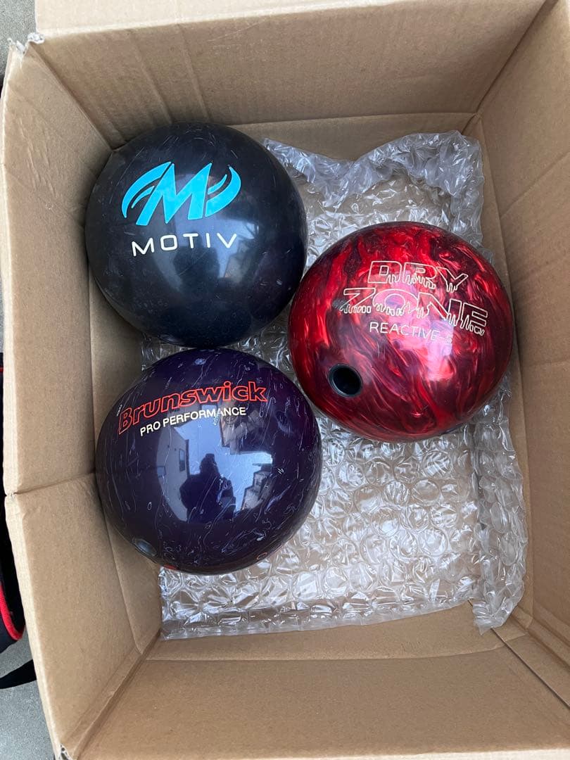 りおりお　ボウリングバッグ無しでボーリングボール14ポンド3個付き